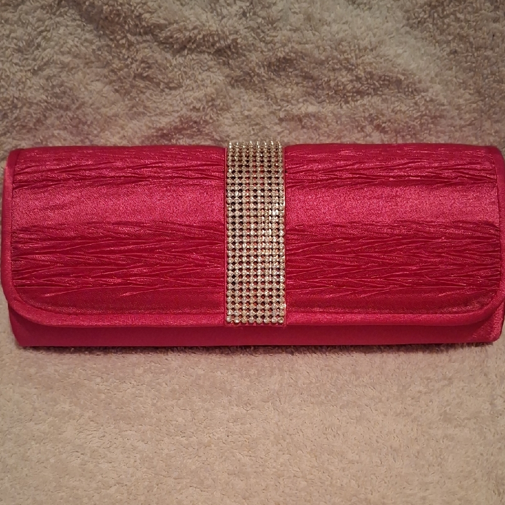 Elegant Pink Clutch with Rhinestone Accentโ